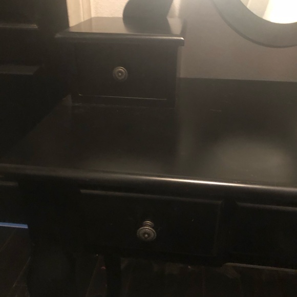 Black Vanity with mirror🖤 - Picture 3 of 3